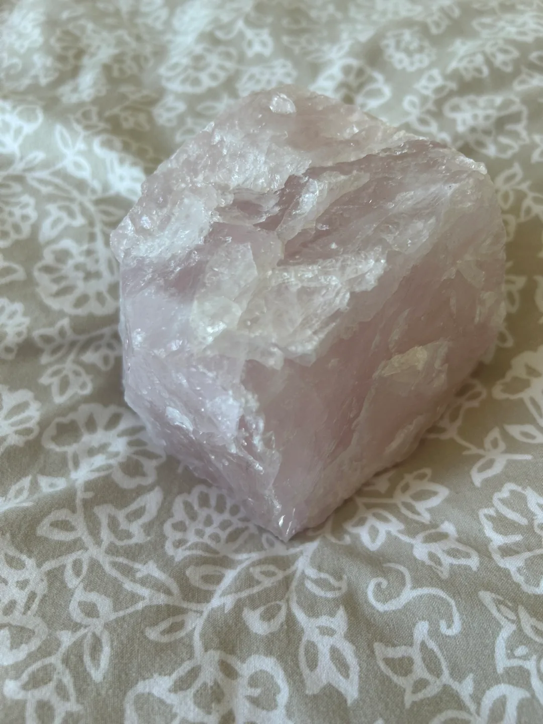 Giant Rose Quartz Crystal image indicator(2)