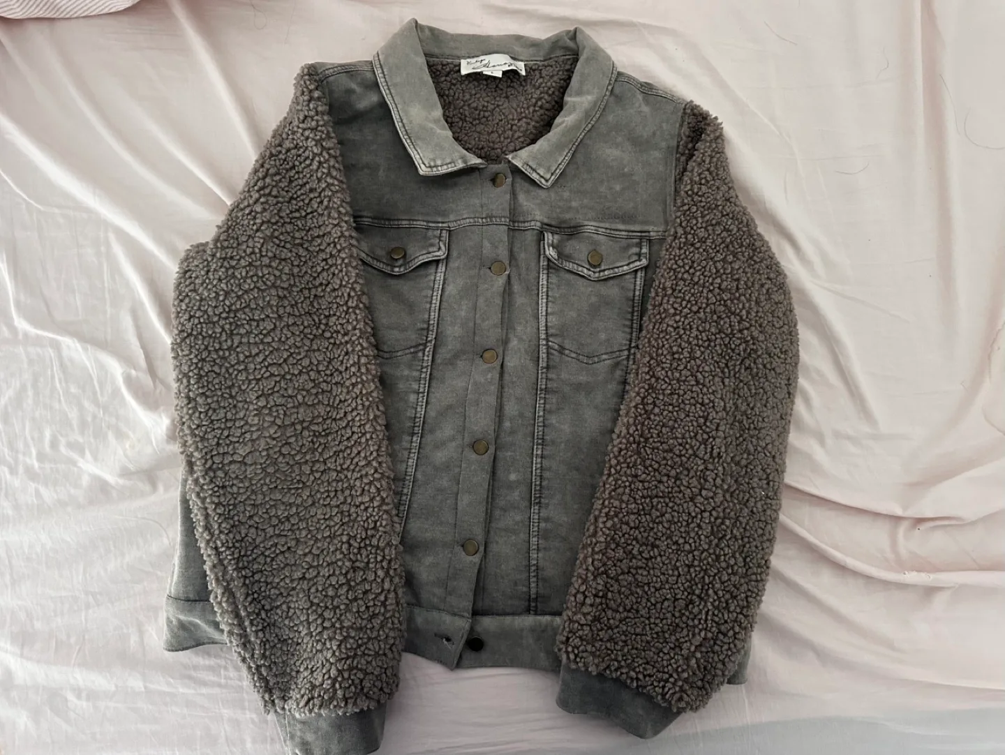 Grey denim jacket with Curly material