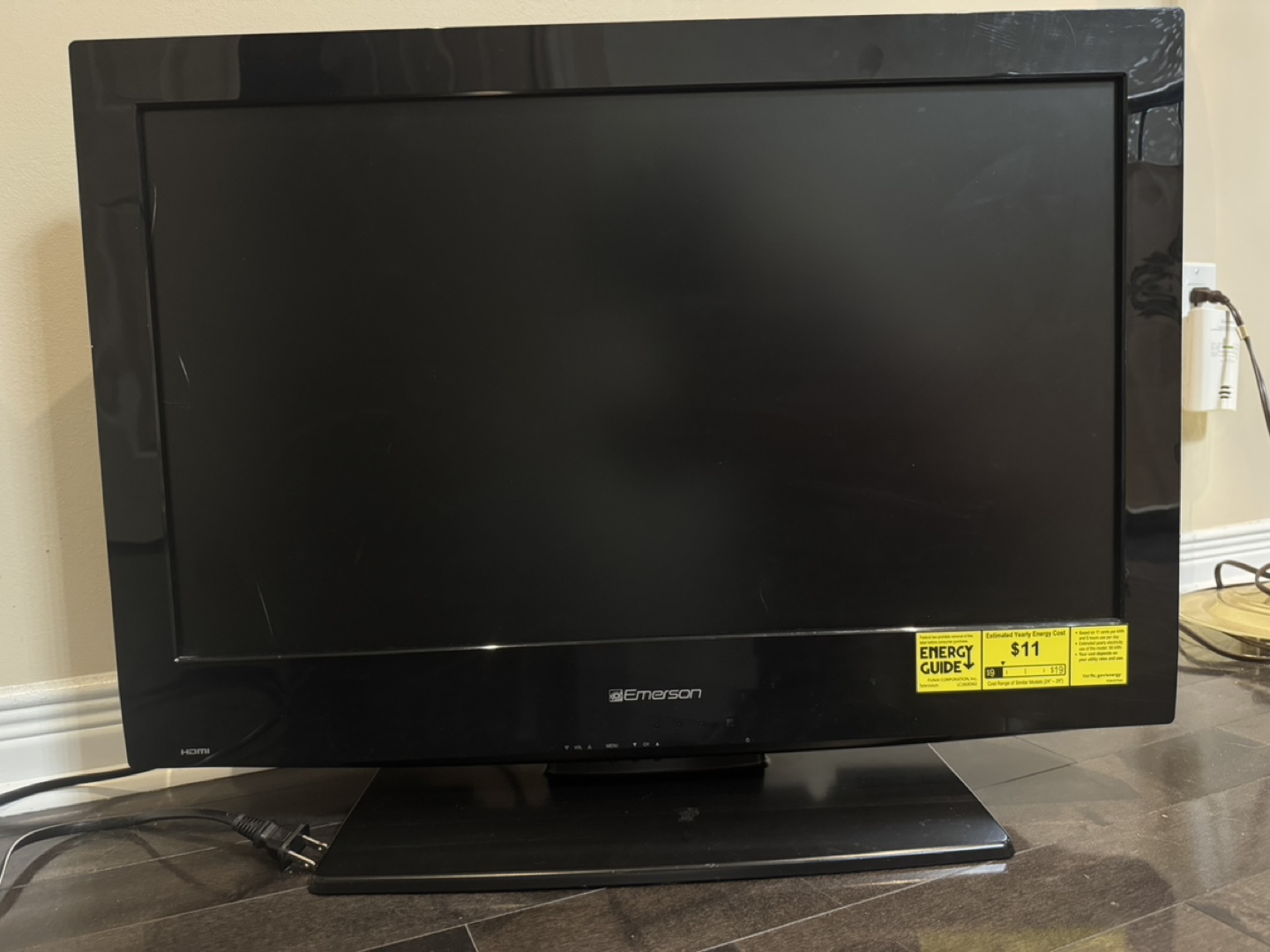 Emerson 32’ LCD TV