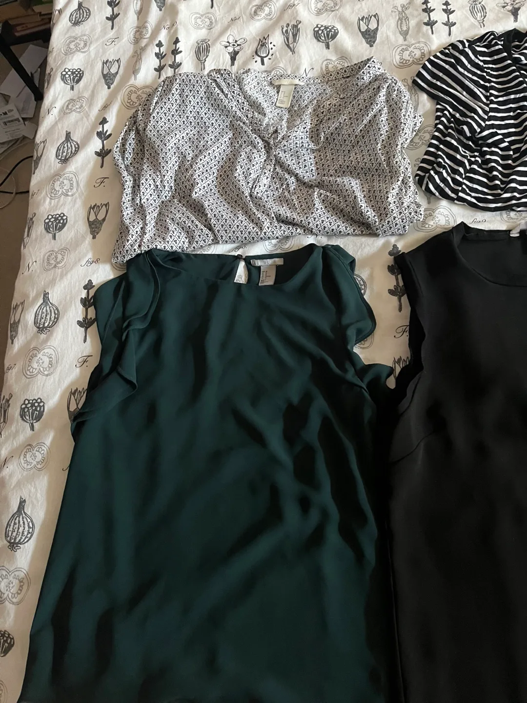 Bundle of 7 Women's Sleeveless Tops image indicator(4)