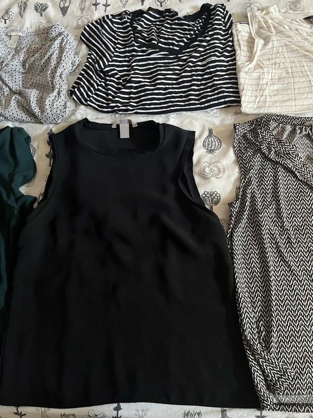 Bundle of 7 Women's Sleeveless Tops image indicator(3)