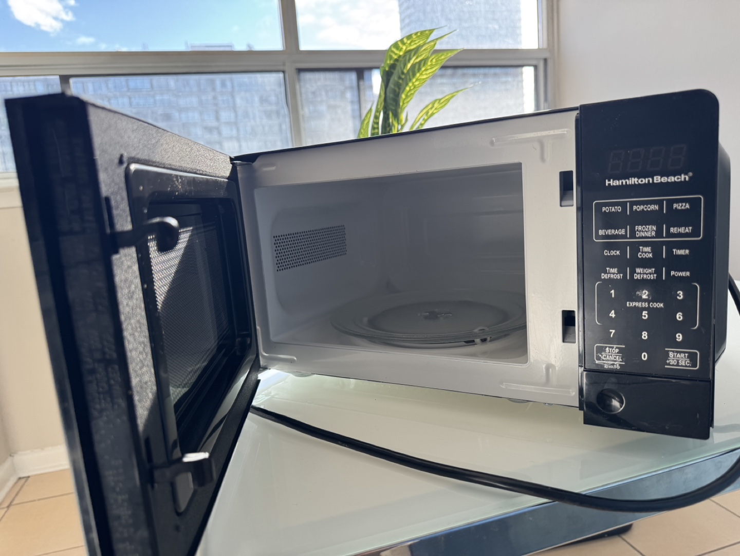 Microwave - brand: Hamilton Beach Black 0.7 cu ft. - photo 5