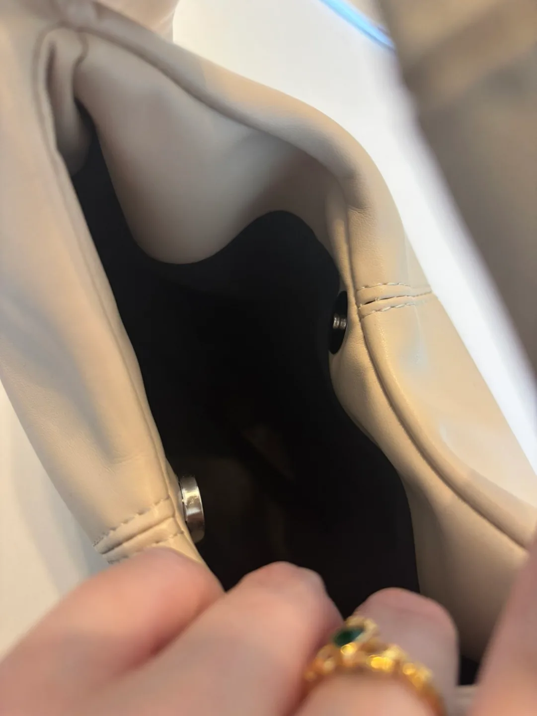 Cream Faux Leather Bag image indicator(2)