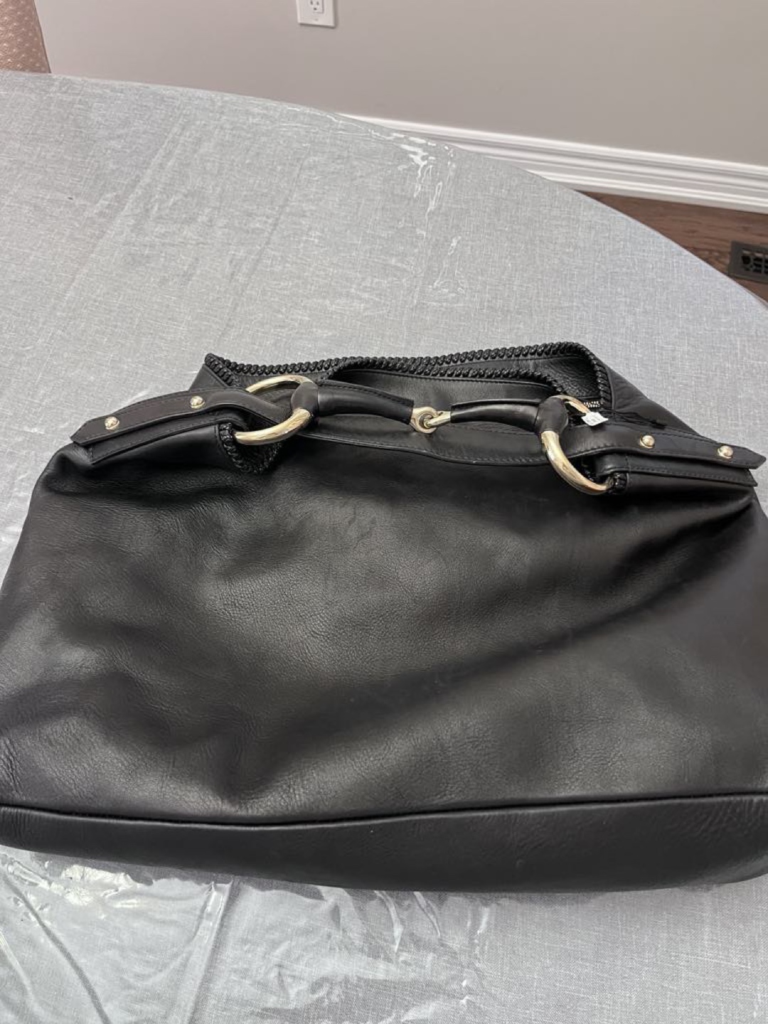 Authentic Gucci Leather Shoulder Bag - photo 2