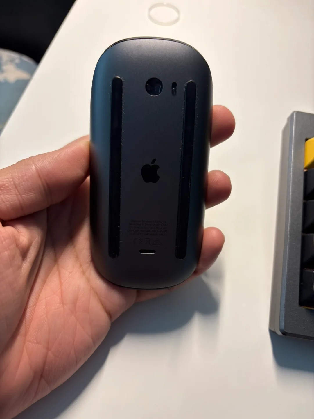 Apple Magic Mouse 2 - Space Grey image indicator(4)