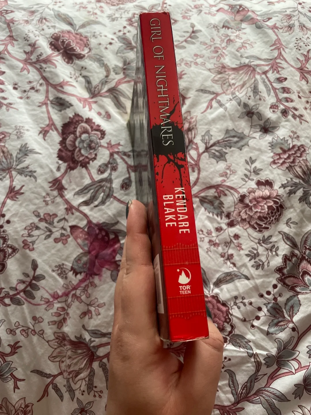 Girl of Nightmares by Kendare Blake - Paperback image indicator(2)