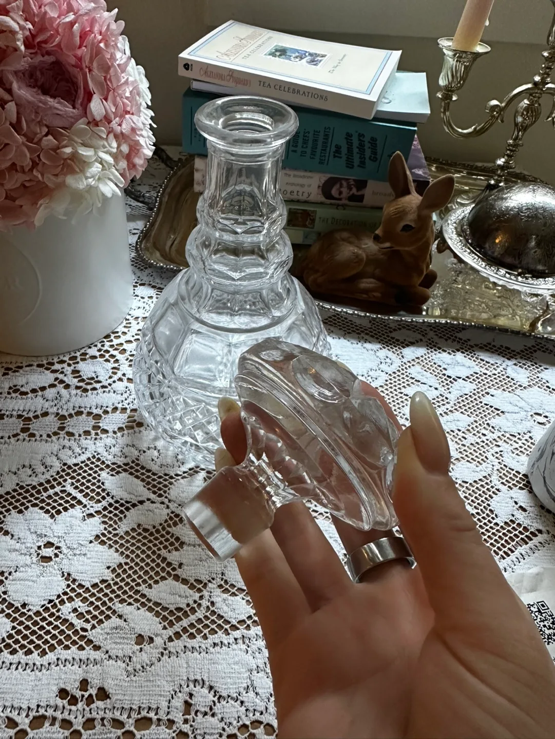 Glass Decanter with Stopper image indicator(2)