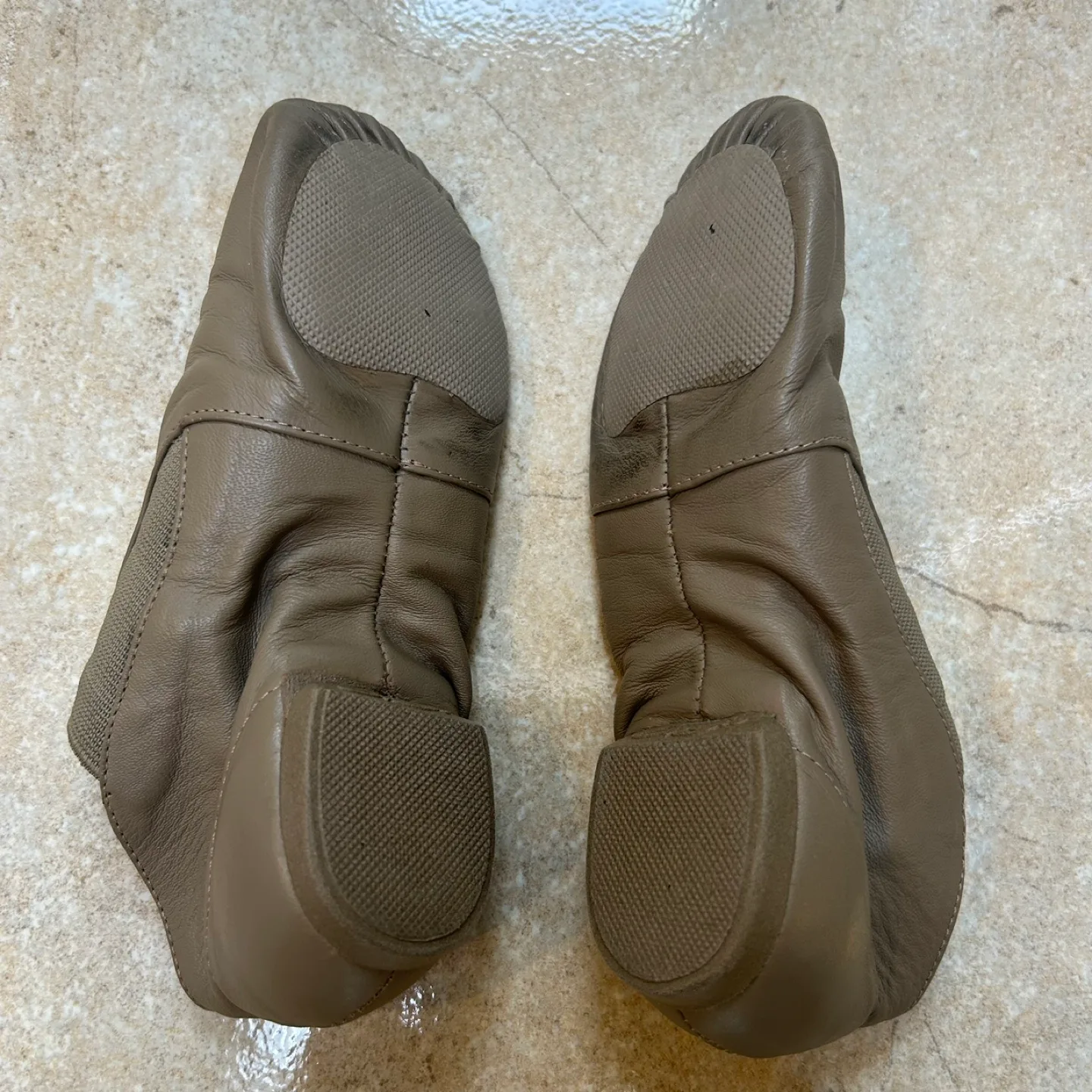 Capezio Beige Tan Jazz Dance Shoes (Size 2M) image indicator(2)