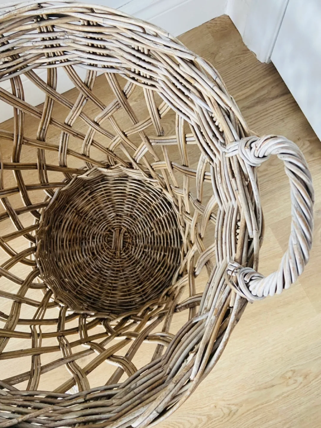 Handmade Woven Wicker Basket image indicator(3)