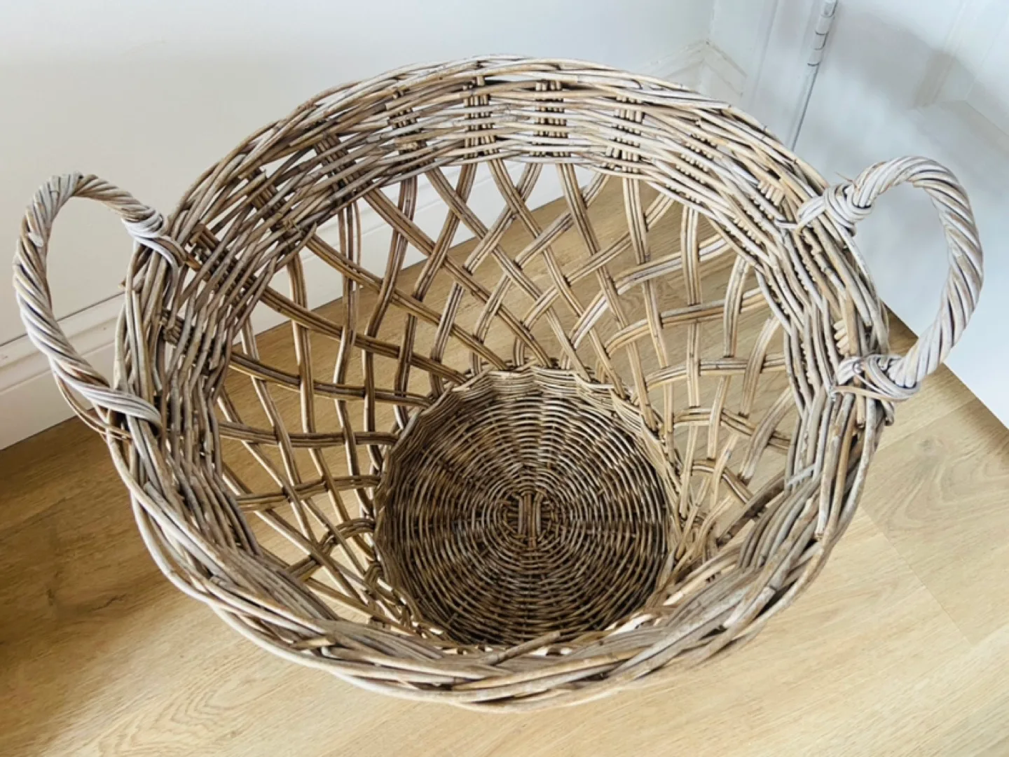 Handmade Woven Wicker Basket image indicator(4)