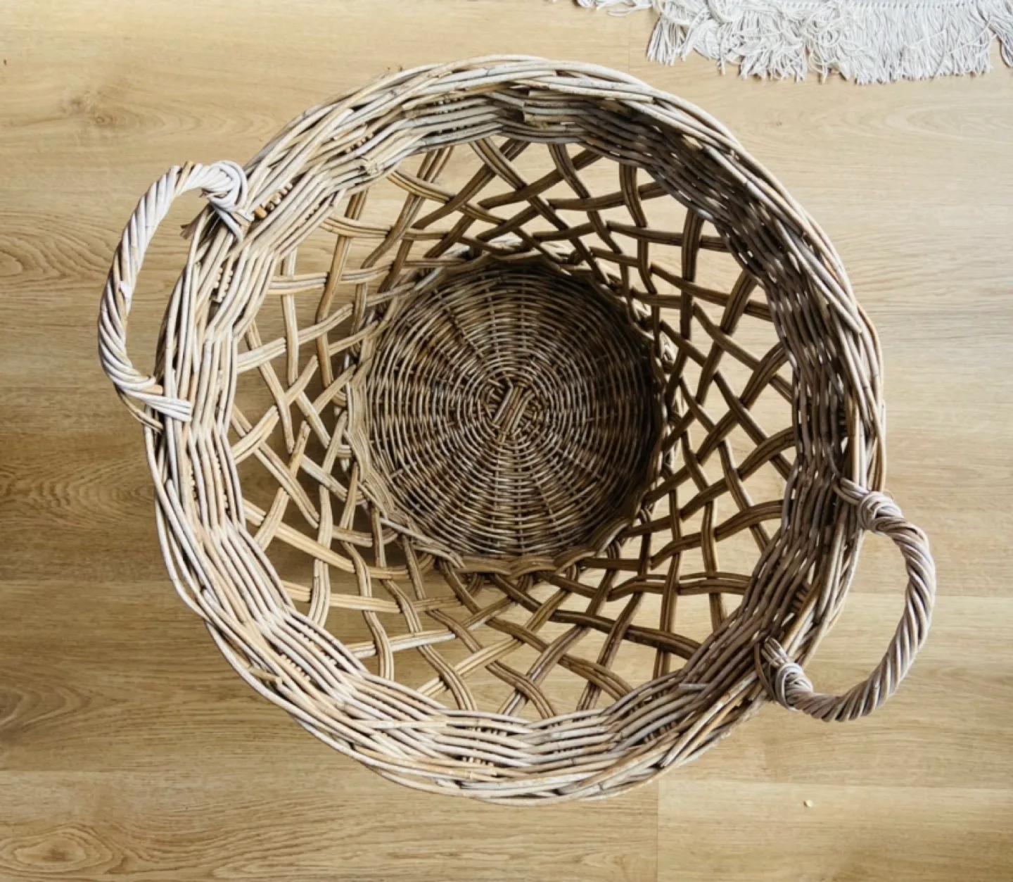 Handmade Woven Wicker Basket image indicator(2)