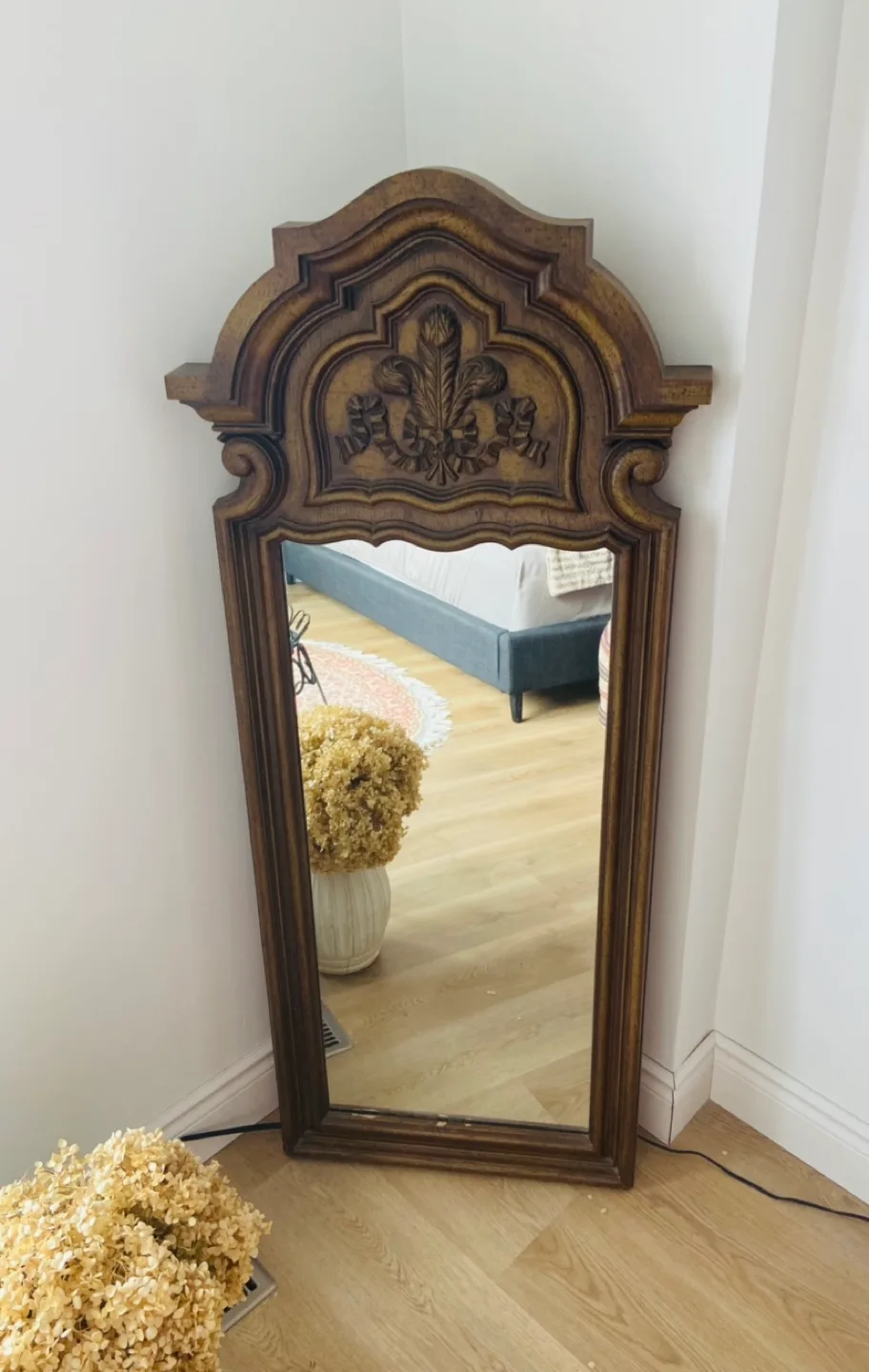 Ornate Detailed Carving Framed Mirror image indicator(2)