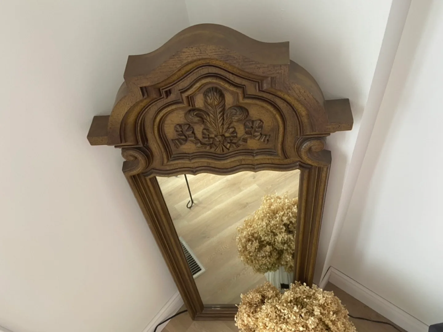 Ornate Detailed Carving Framed Mirror image indicator(4)