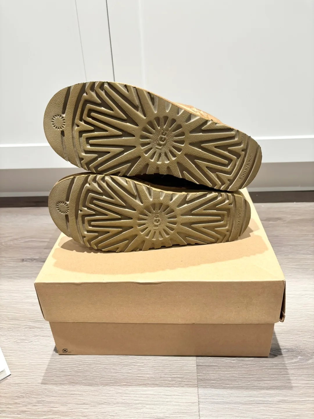 UGG Classic Mini Boots - Size 7 - Chestnut image indicator(6)