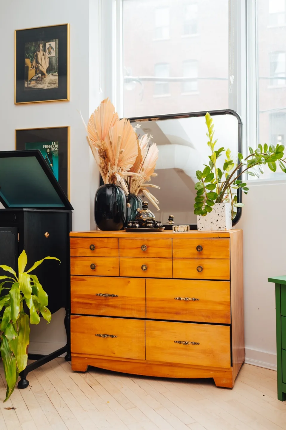 Midcentury Vintage Dresser 🖤 thumbnail