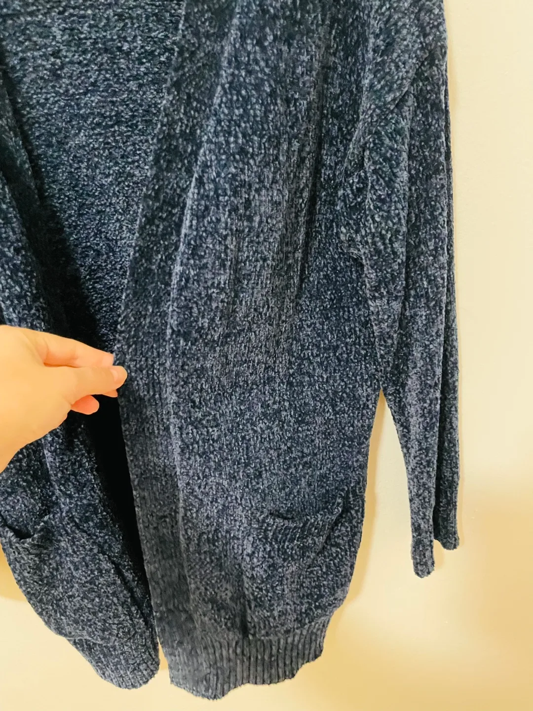 Urbancology Women's Dark Blue Velvet Cardigan Sweater image indicator(2)