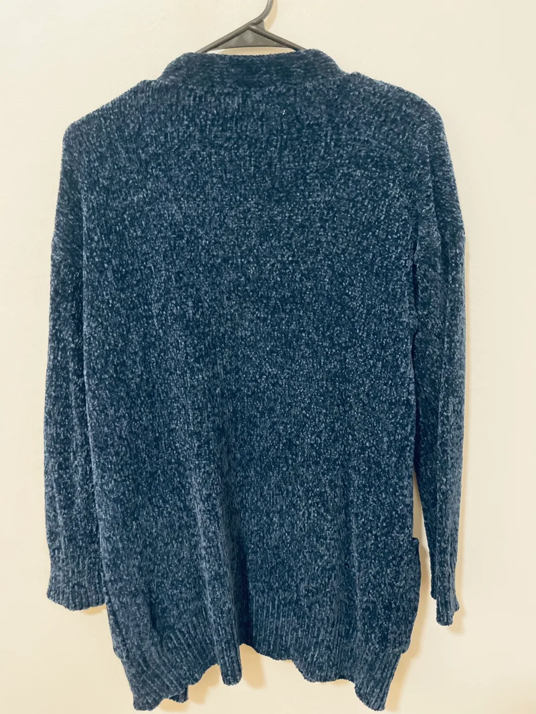 Urbancology Women's Dark Blue Velvet Cardigan Sweater image indicator(4)