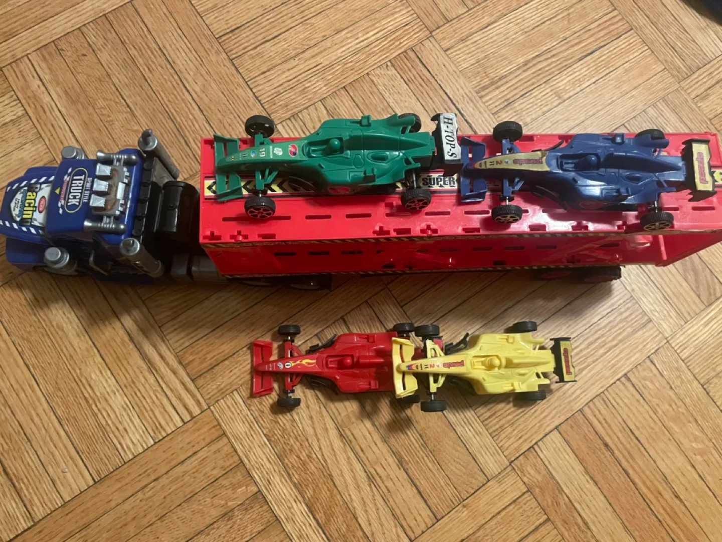 Toy Carrier Truck with Formula 4 Cars image indicator(2)