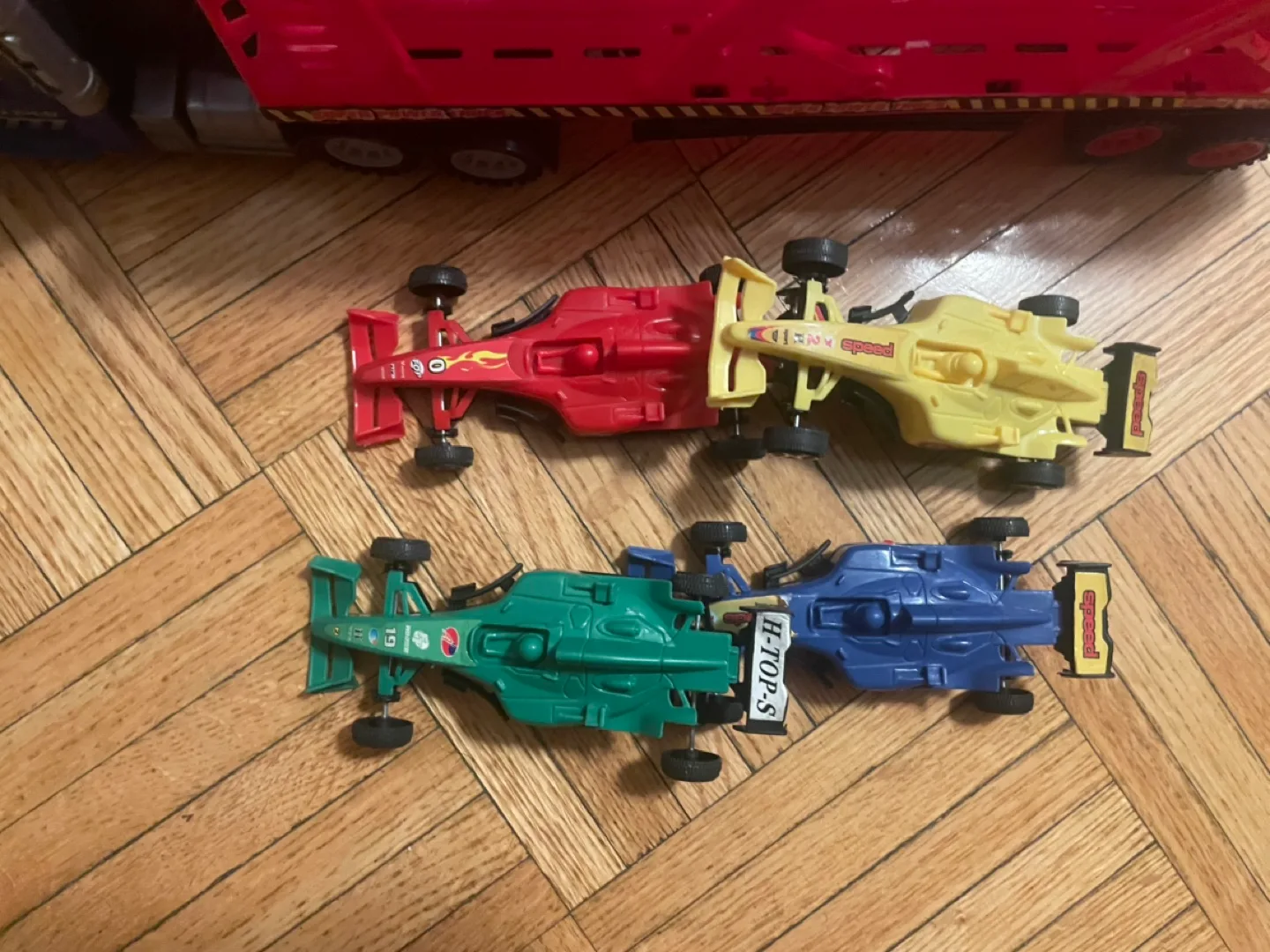 Toy Carrier Truck with Formula 4 Cars image indicator(3)