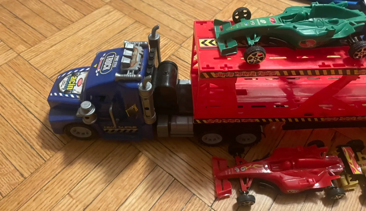 Toy Carrier Truck with Formula 4 Cars image indicator(5)