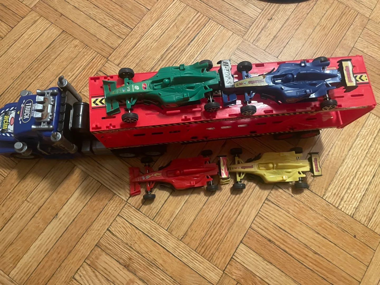 Toy Carrier Truck with Formula 4 Cars image indicator(6)