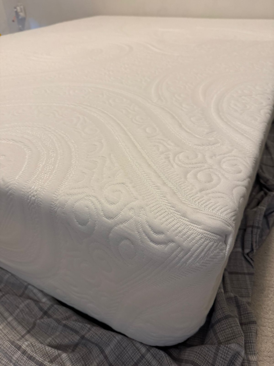 Queen Mattress - Memory Foam - photo 2