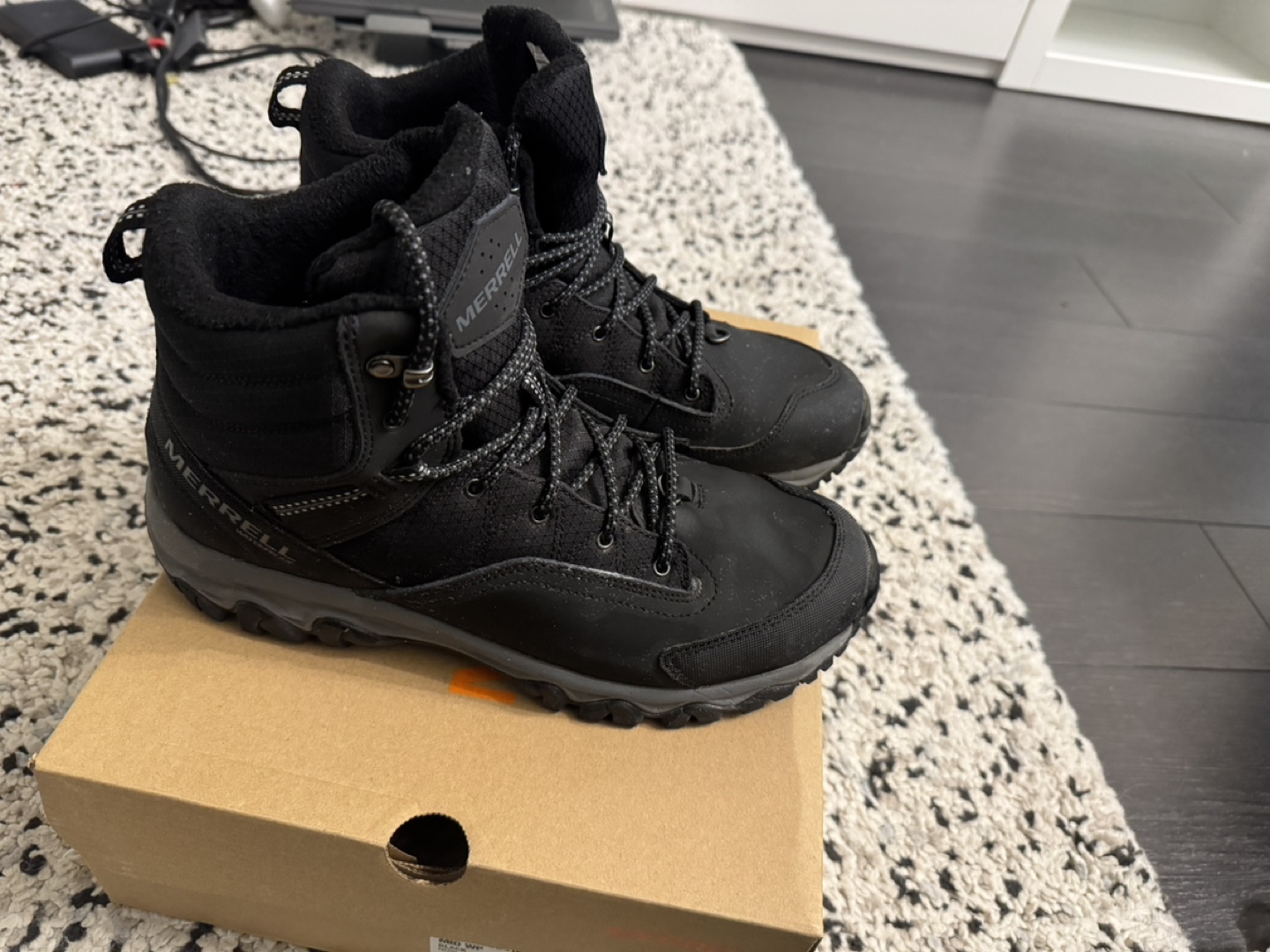 Merrell Thermo Akita Mid WP Hiking Boots - Men's Size 8.5