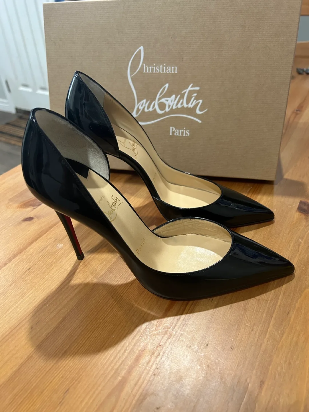 Christian Louboutin image indicator(5)