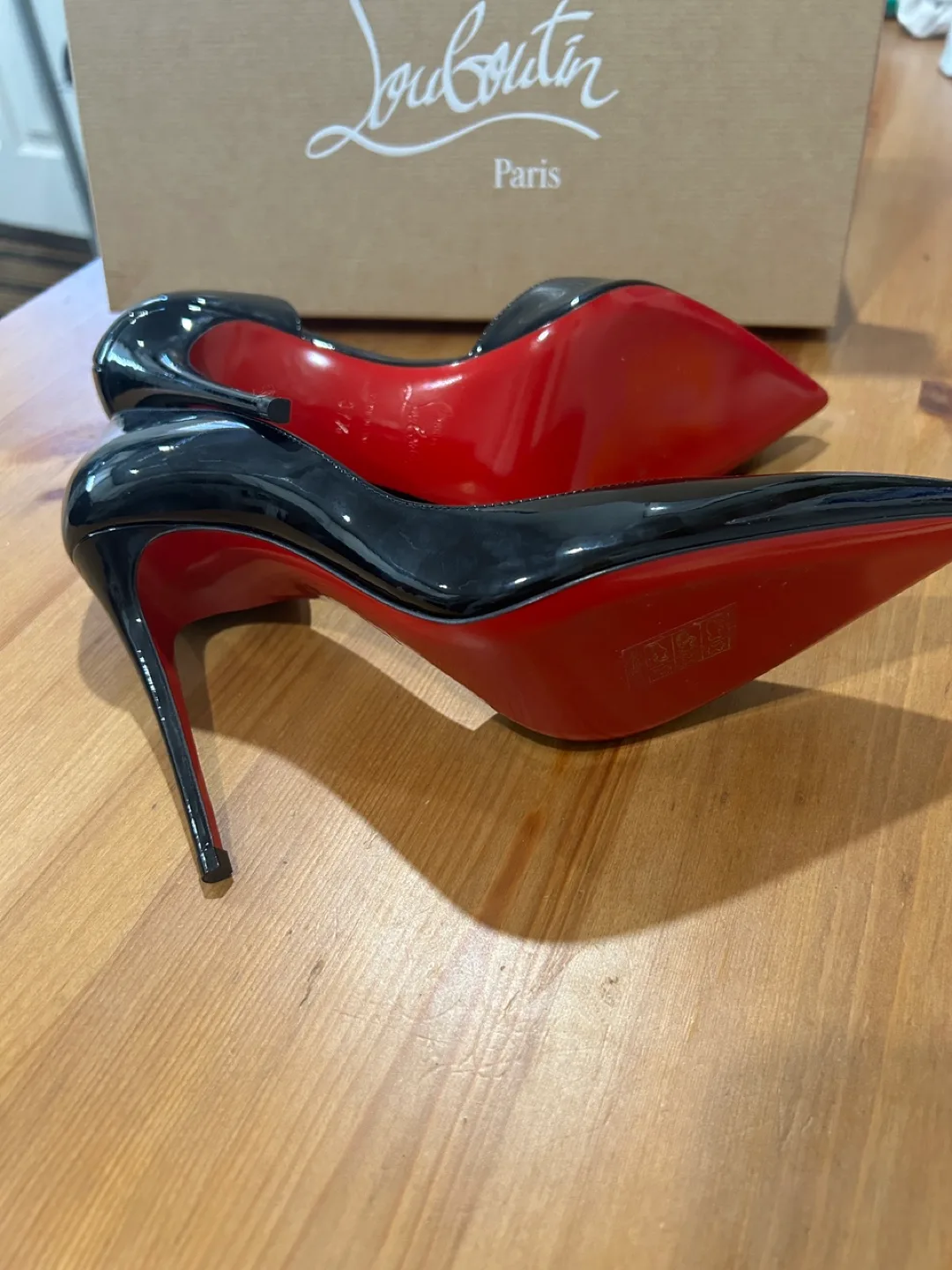 Christian Louboutin image indicator(4)