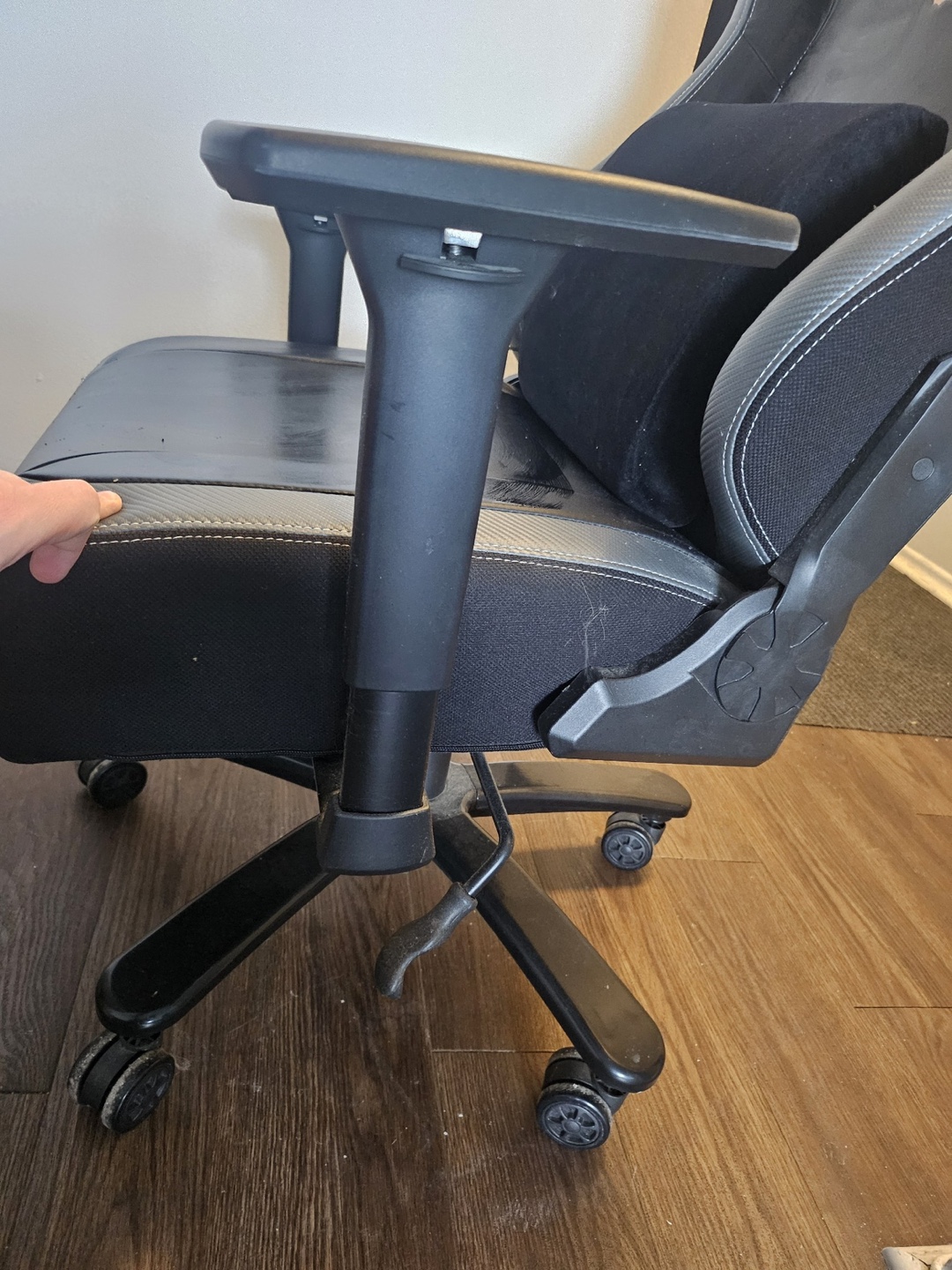 Gaming chair - photo 2