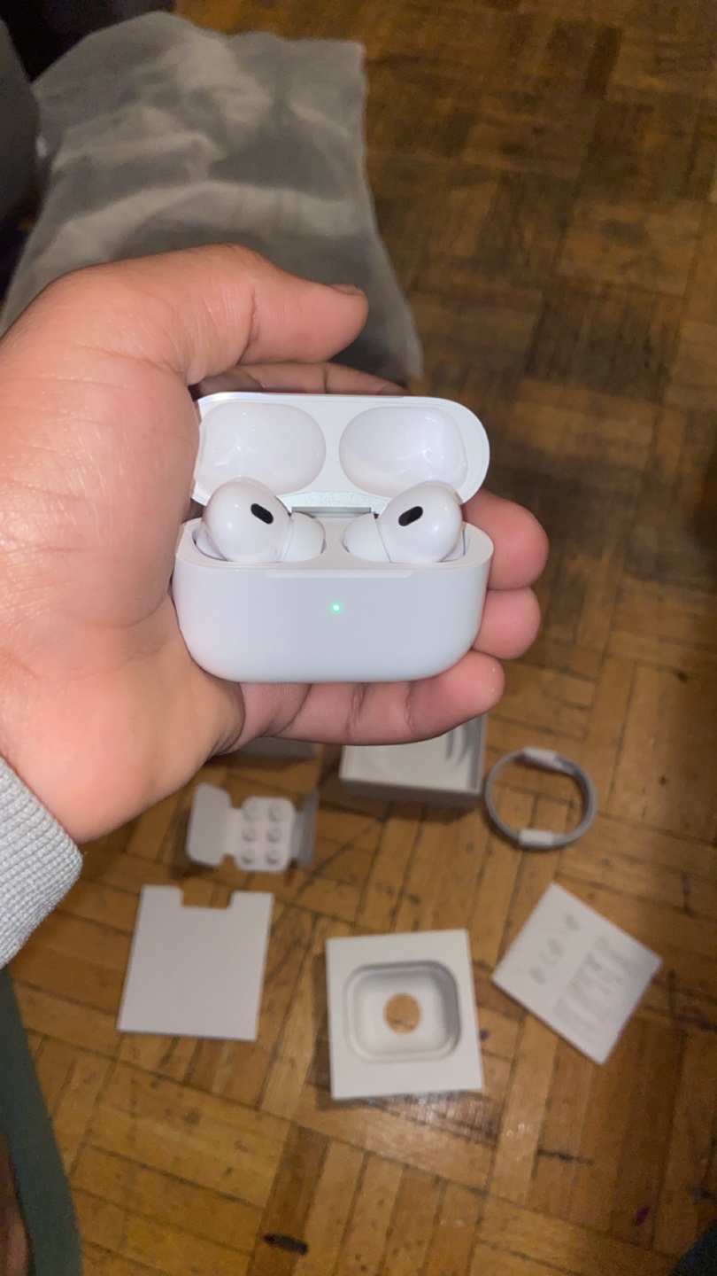 Apple AirPods 2nd Generation with Charging Case - Brand New - photo 4