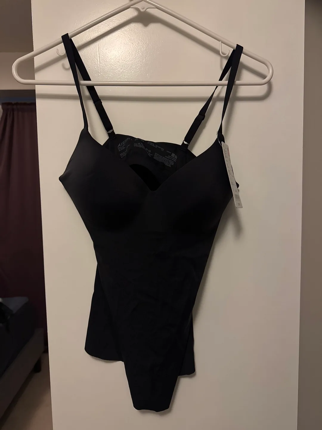 Uniqlo Airism Seamless V-Neck Bra Camisole - Black - Size S image indicator(2)