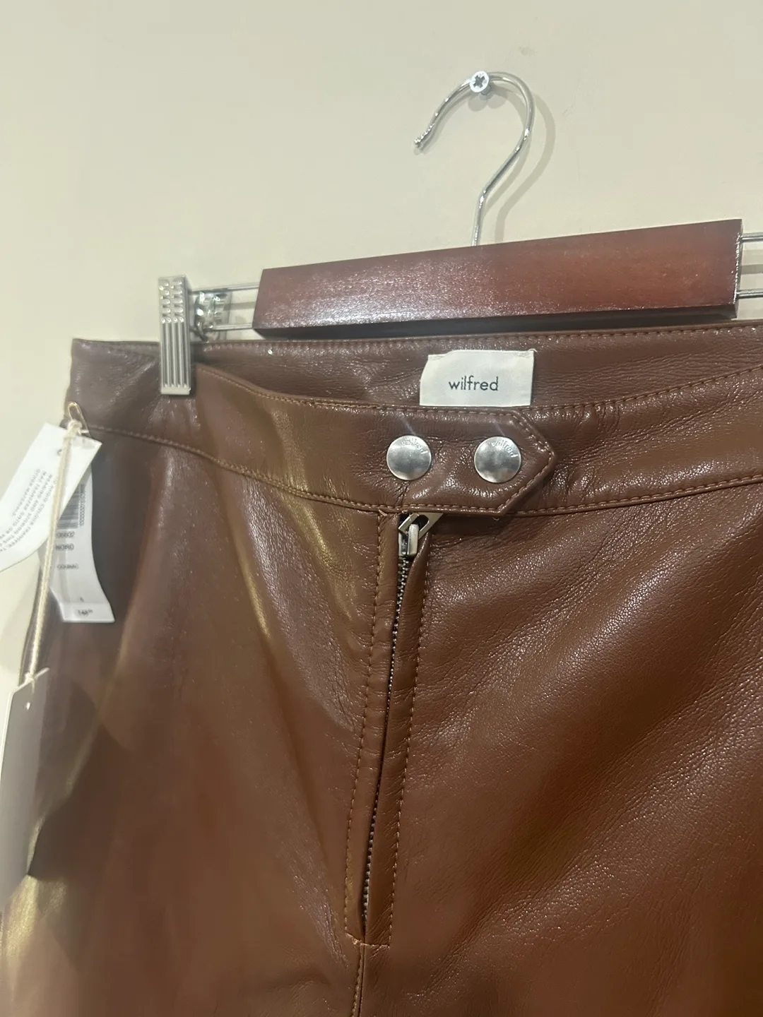 Aritzia Wilfred new nord pant moto vegan leather size 6 image indicator(3)