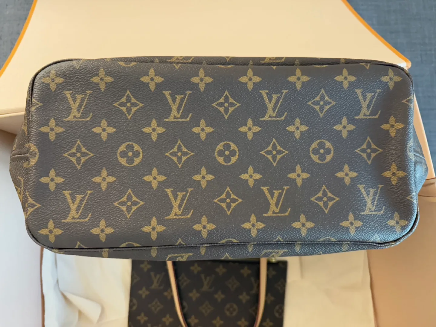 New Louis Vuitton Neverfull MM Tote Bag with Pochette image indicator(3)
