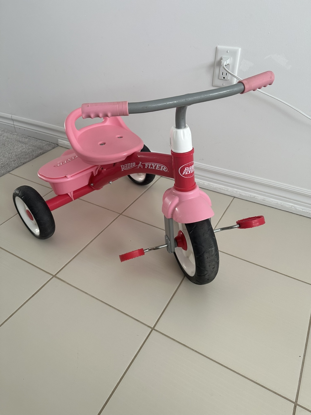 Radio Flyer Classic Pink Tricycle - photo 3