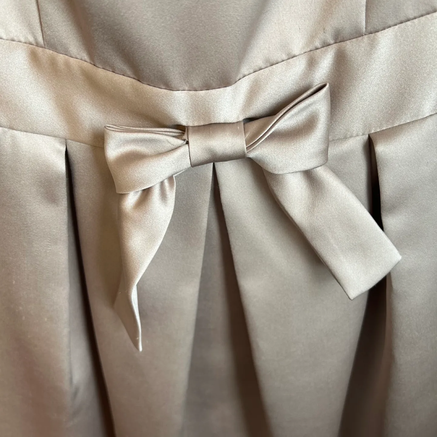 Le Chateau Vintage 1996 Sleeveless Fit Flare Satin Dress Size 5 image indicator(4)