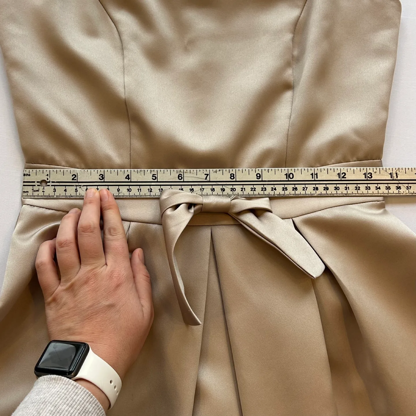 Le Chateau Vintage 1996 Sleeveless Fit Flare Satin Dress Size 5 image indicator(9)