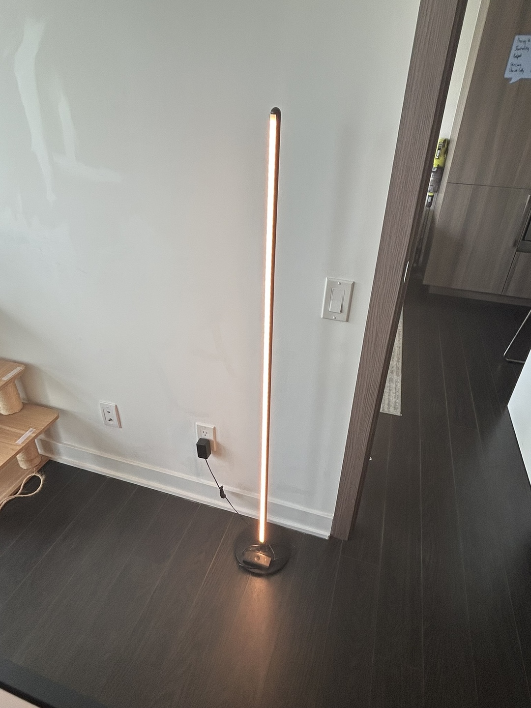 Sleek Modern Floor Lamp - photo 2