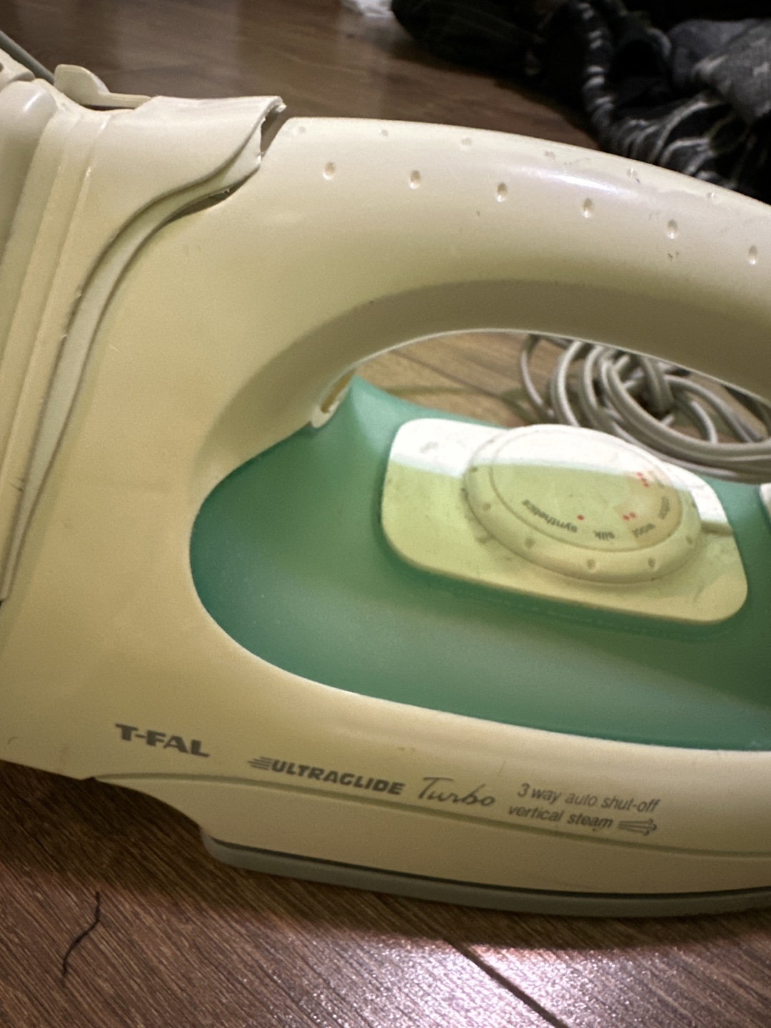T-FAL Ultrglide Turbo Iron - photo 2