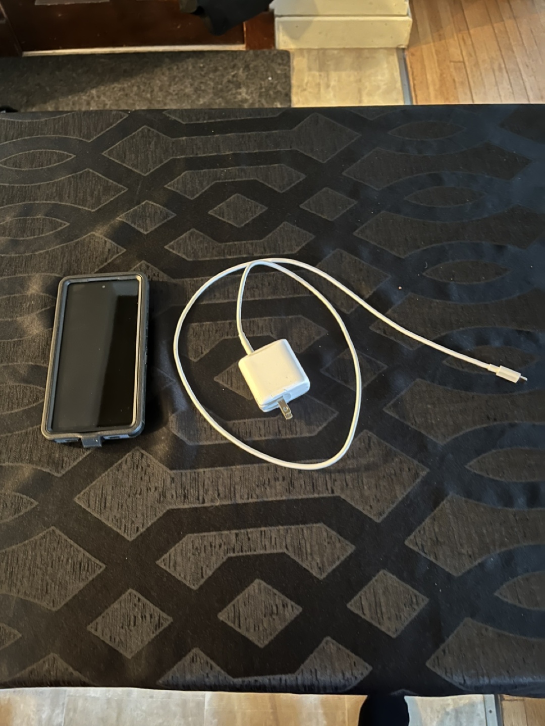 Google Pixel 6 in OtterBox case with charger - photo 4