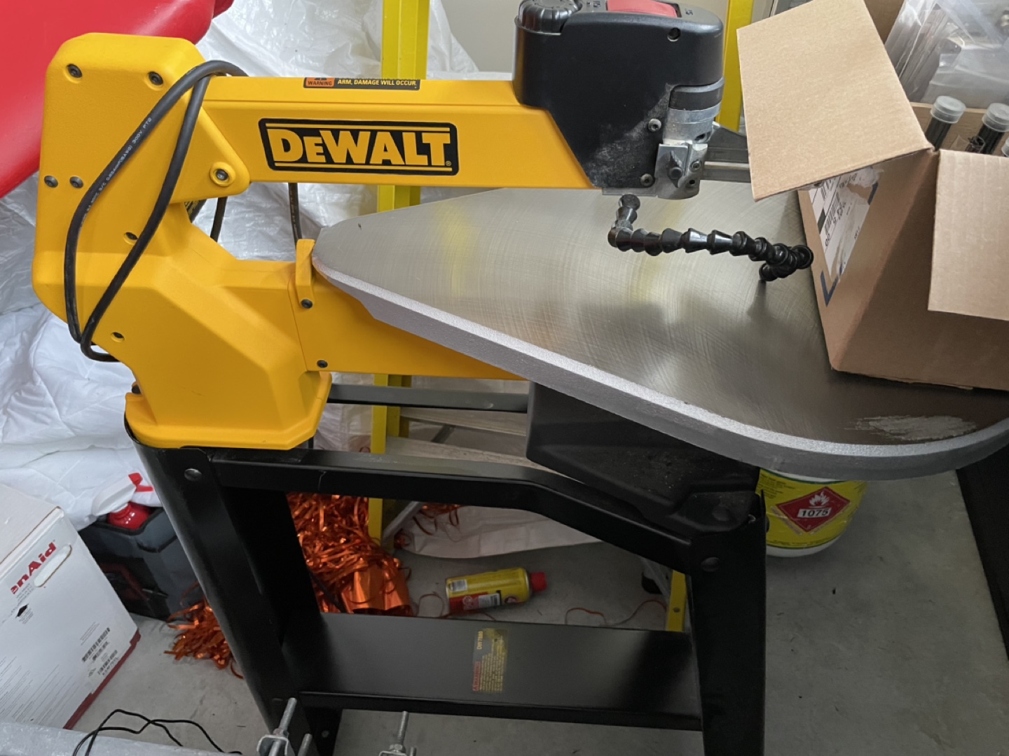 Dewalt DW788 20" Scroll Saw with Stand and Accessories