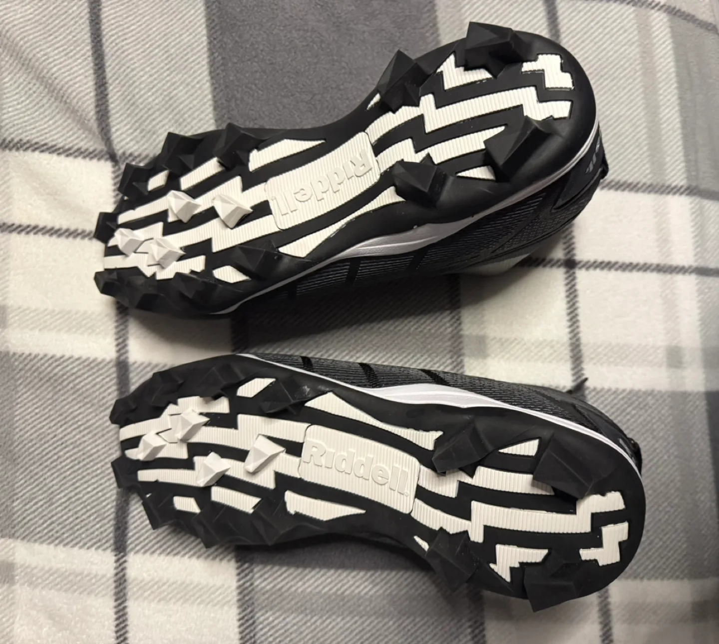 New Riddell Adult football Cleats - Size 13 image indicator(3)