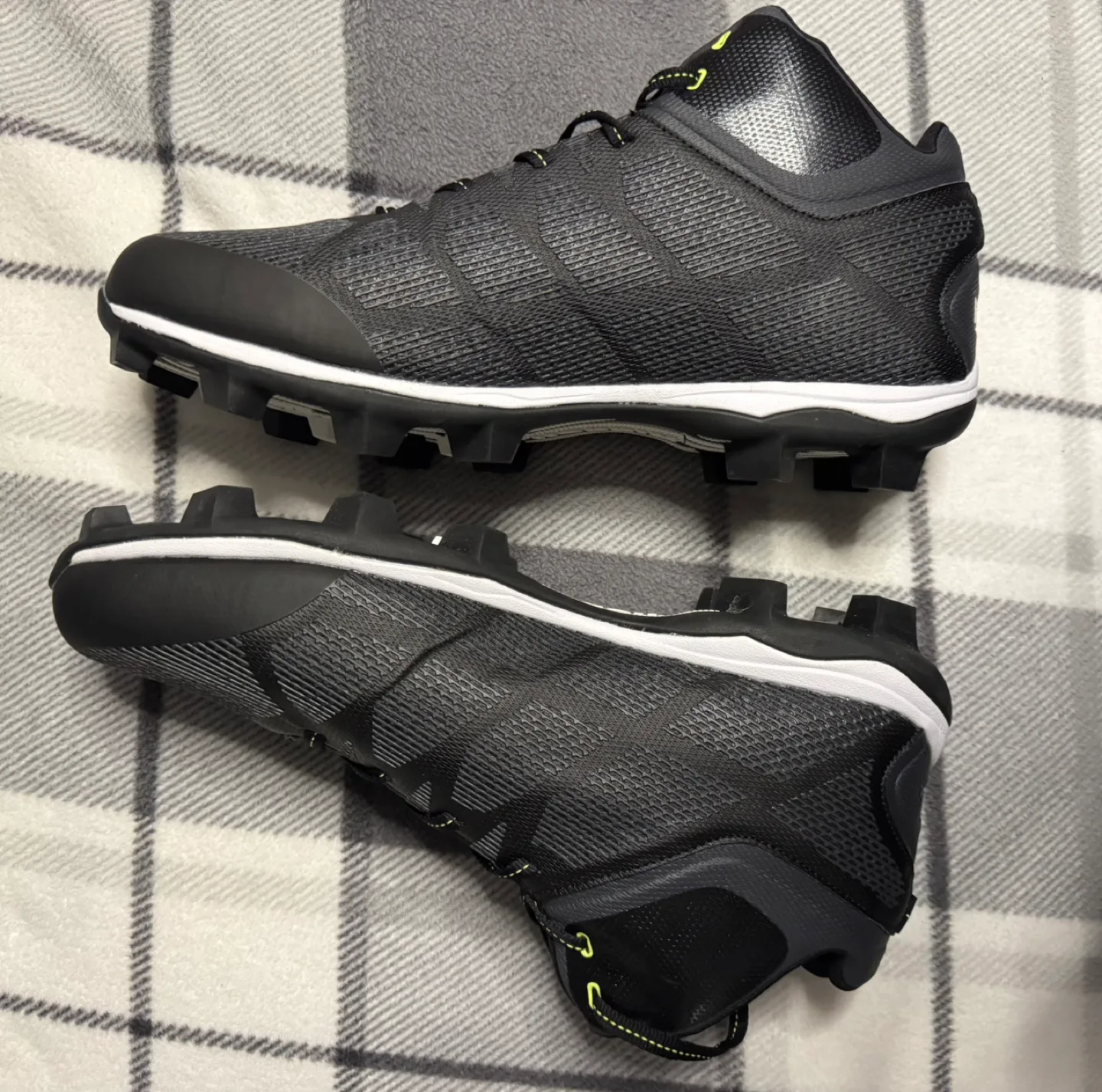 New Riddell Adult football Cleats - Size 13 image indicator(2)