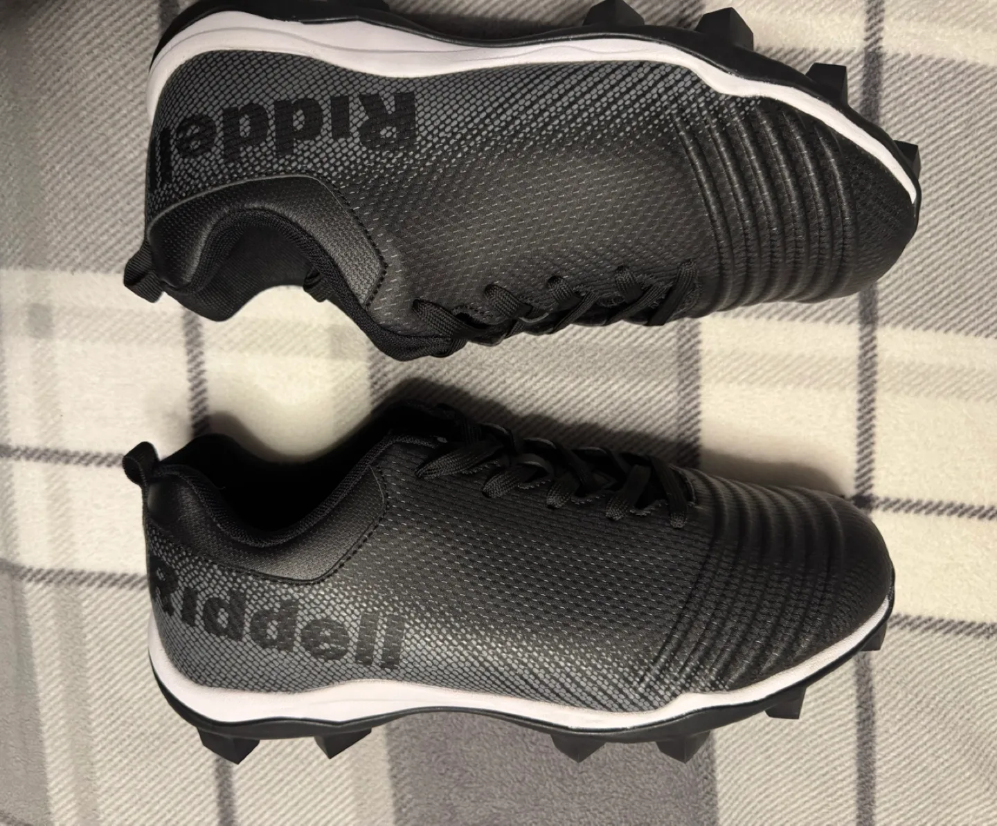 New Riddell adult Football Cleats - Size 13 image indicator(4)