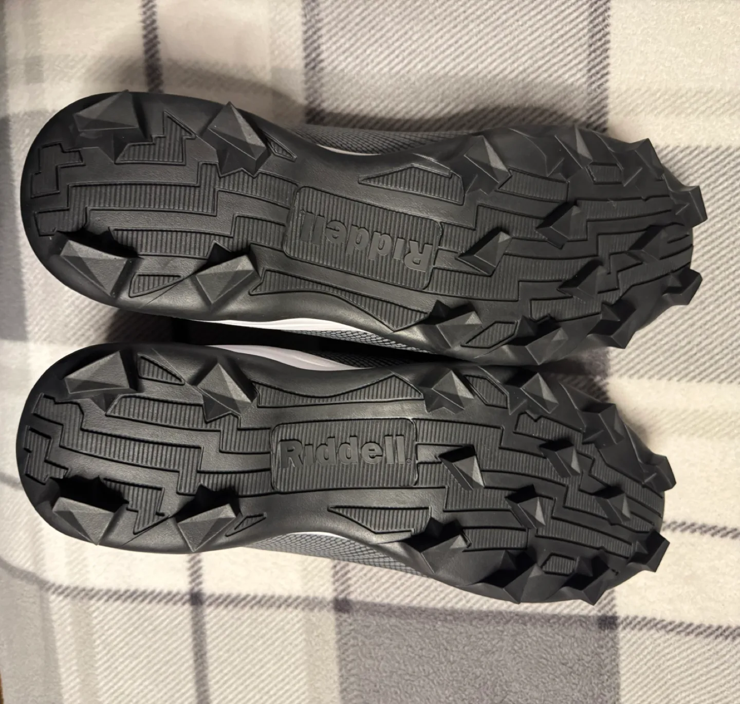 New Riddell adult Football Cleats - Size 13 image indicator(3)