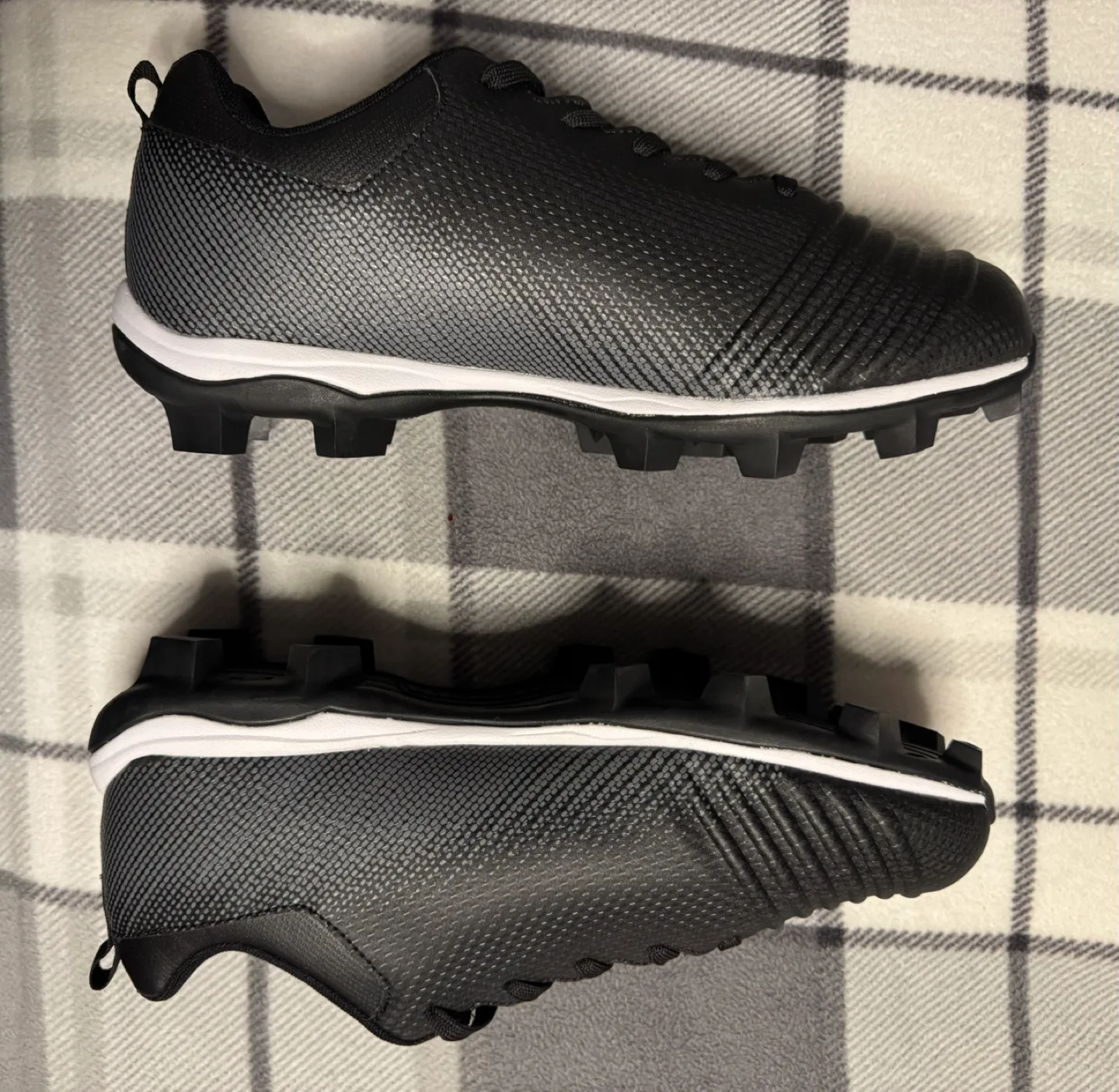 New Riddell adult Football Cleats - Size 13 image indicator(2)