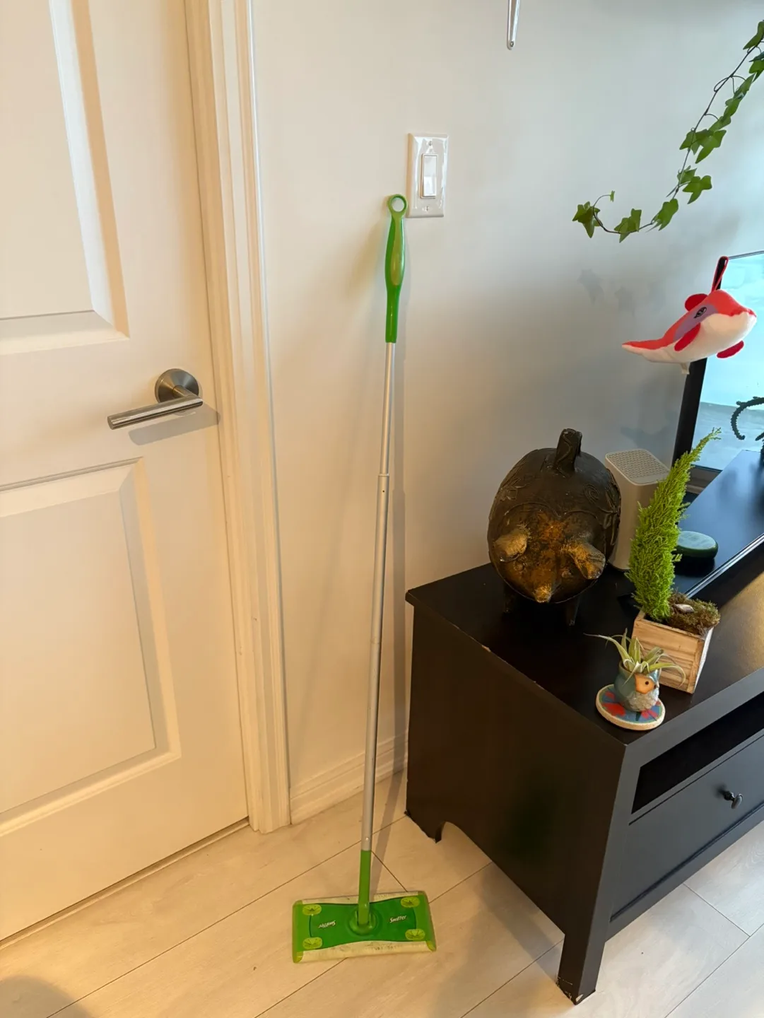 Swiffer mop #thriftypicks thumbnail