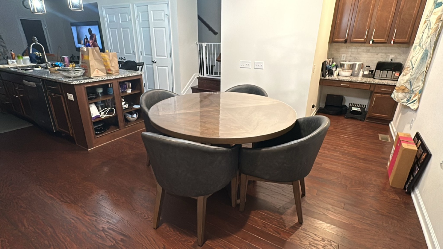 Round Dining Table with Four Chairs