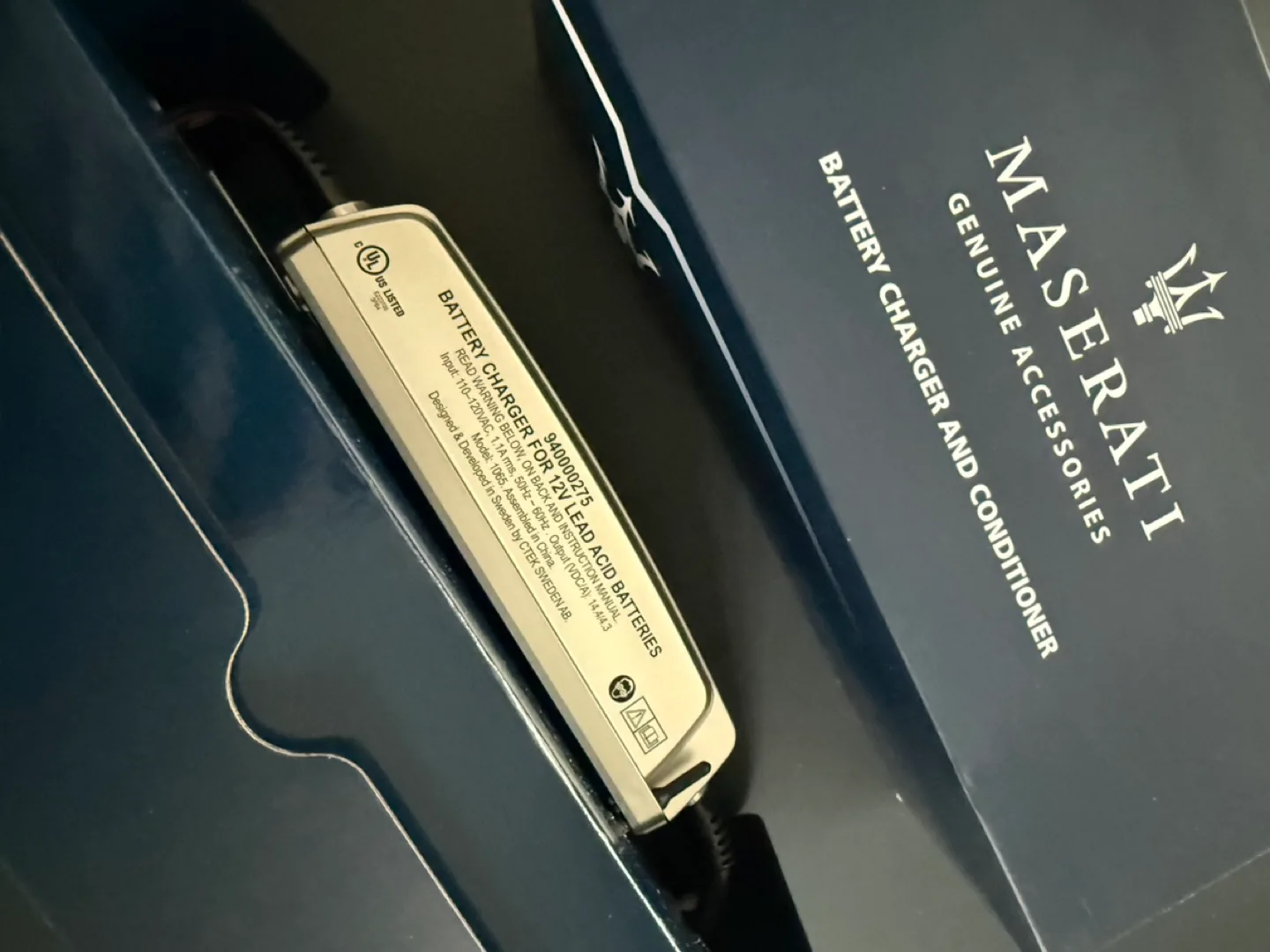 Maserati Genuine Battery Charger and Conditioner image indicator(4)