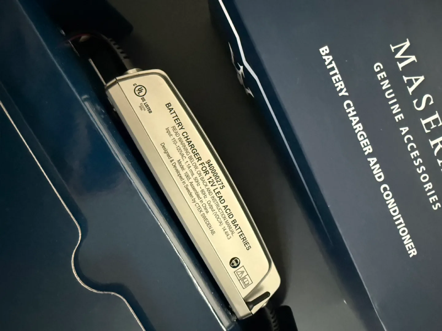 Maserati Genuine Battery Charger and Conditioner image indicator(3)